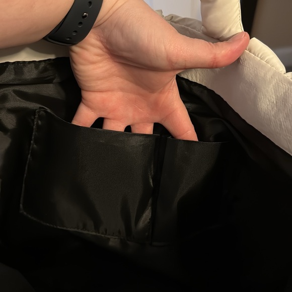 UNCG UNC Greensboro White Puffer Tote - Magnetic Clasp - Picture 8 of 8